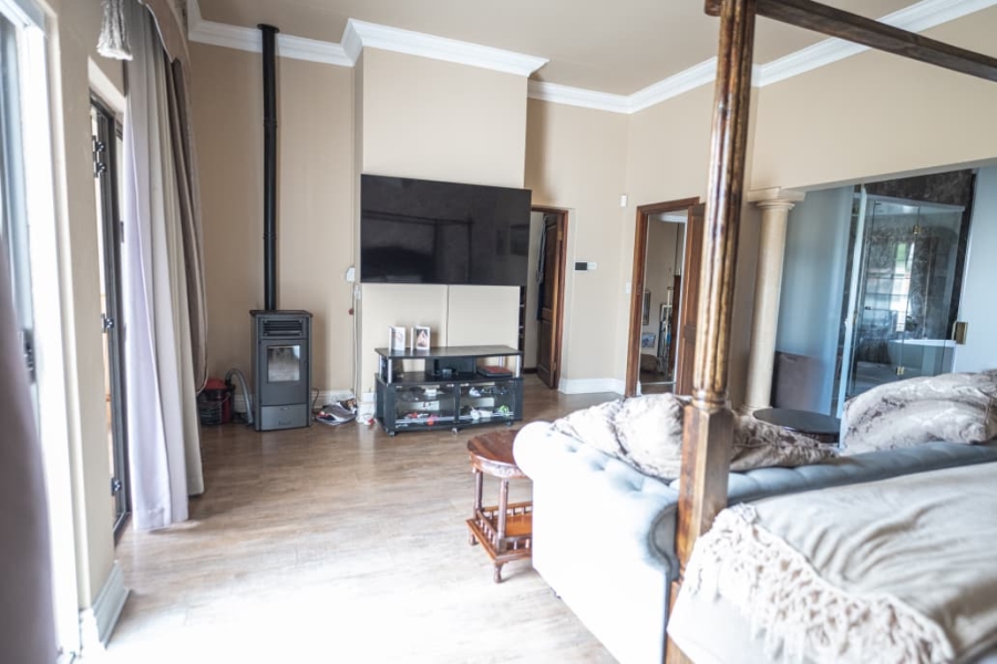 To Let 5 Bedroom Property for Rent in Wilkoppies North West
